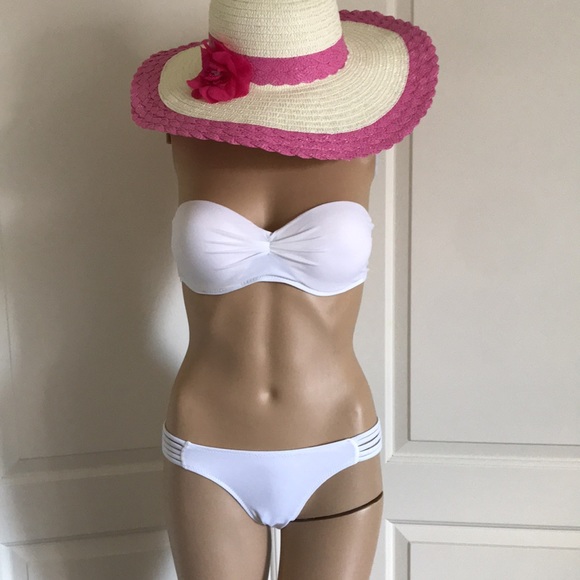 Sexy white bikini - Picture 3 of 9